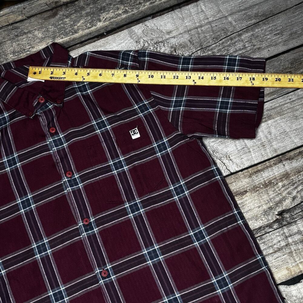DC Shoes Flannel Plaid Herringbone Button Up Shirt Men's Medium Burgundy Skate - Picture 4 of 9